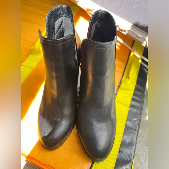 Aldo | leather ankle heel boots | size 7.5 - Picture 2 of 6